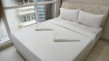 Family Apartment, Non Smoking, City View | Peti besi dalam bilik, seterika/papan seterika, Wi-fi percuma