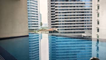 3 piscines extérieures