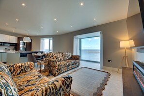 TV, fireplace - Harbour Heights Seahouses (Northumberland)