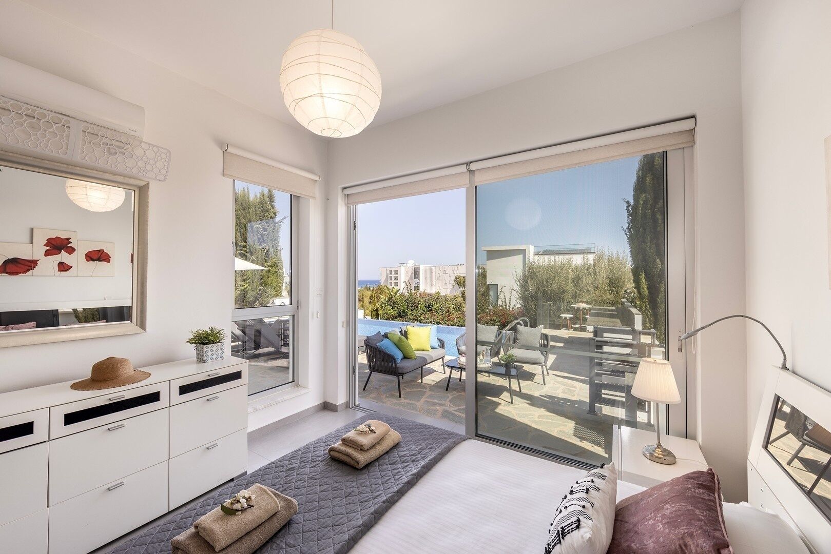 5 bedrooms, iron/ironing board, WiFi, bed sheets