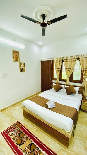 3 makuuhuonetta, silitysrauta/-lauta, ilmainen Wi-Fi, vuodevaatteet