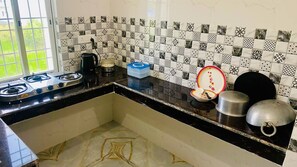 Plaque de cuisson, bouilloire électrique, grille-pain, blender