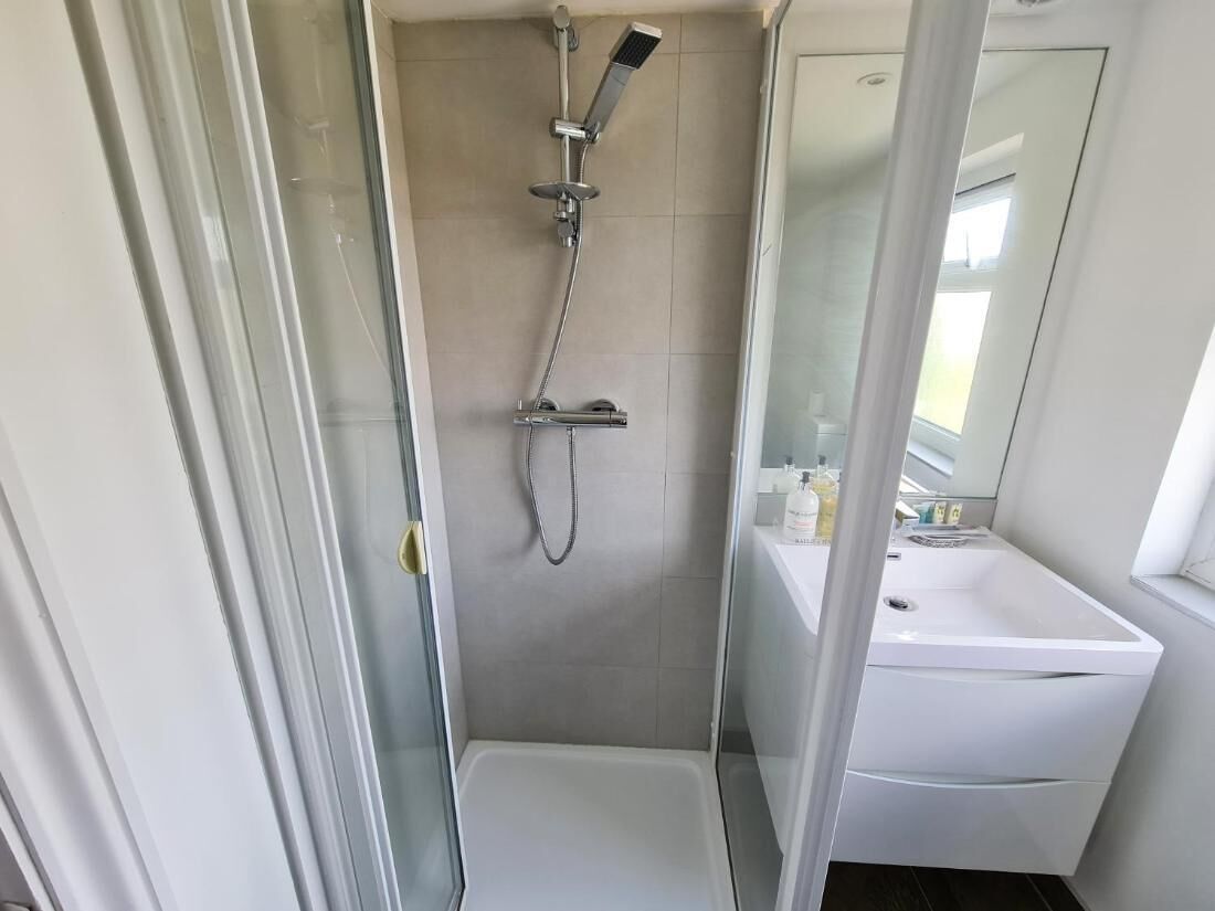 Room, 1 Bedroom, Smoking, Patio | Bathroom