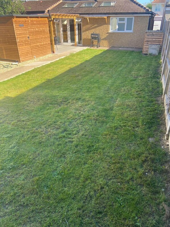 Room, 1 Bedroom, Smoking, Patio | Exterior - Room-stylish Suites With Kitchenette 4 (St Albans)