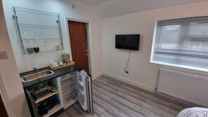 Room, 1 Bedroom, Smoking, Patio | Room amenity