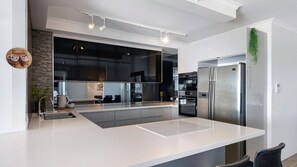 Fridge, microwave, oven, stovetop - Ocean Sands Central Main Beach Apartment (Main Beach)