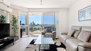 TV - Ocean Sands Central Main Beach Apartment (Main Beach)