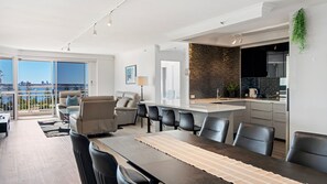 Interior - Ocean Sands Central Main Beach Apartment (Main Beach)