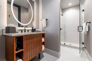 Room - 2BR Great View Steps from French Quarter The Mayfair (New Orleans)