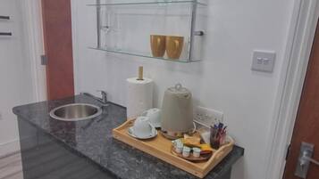 Room, 1 Bedroom, Smoking, Patio | Interior