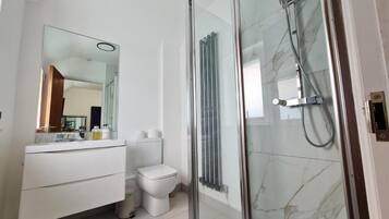 Kamar, 1 kamar tidur, Boleh Merokok, patio | Kamar mandi