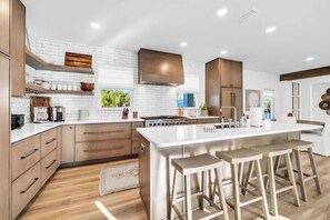 Fridge, microwave, oven, stovetop - Tuck's Place by Stay on 30a (Seacrest Beach)