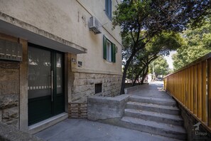 Exterior detail - New 2BDR apartment near the beach and the city center - Nettle tree apartment (Split)