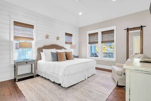4 habitaciones, tabla de planchar con plancha y cuna de viaje 