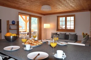 TV, fireplace - This modern 2 bedroom apartment, (sleeps 4), in the prestigious Adelaide development, is situated pe (Grimentz)