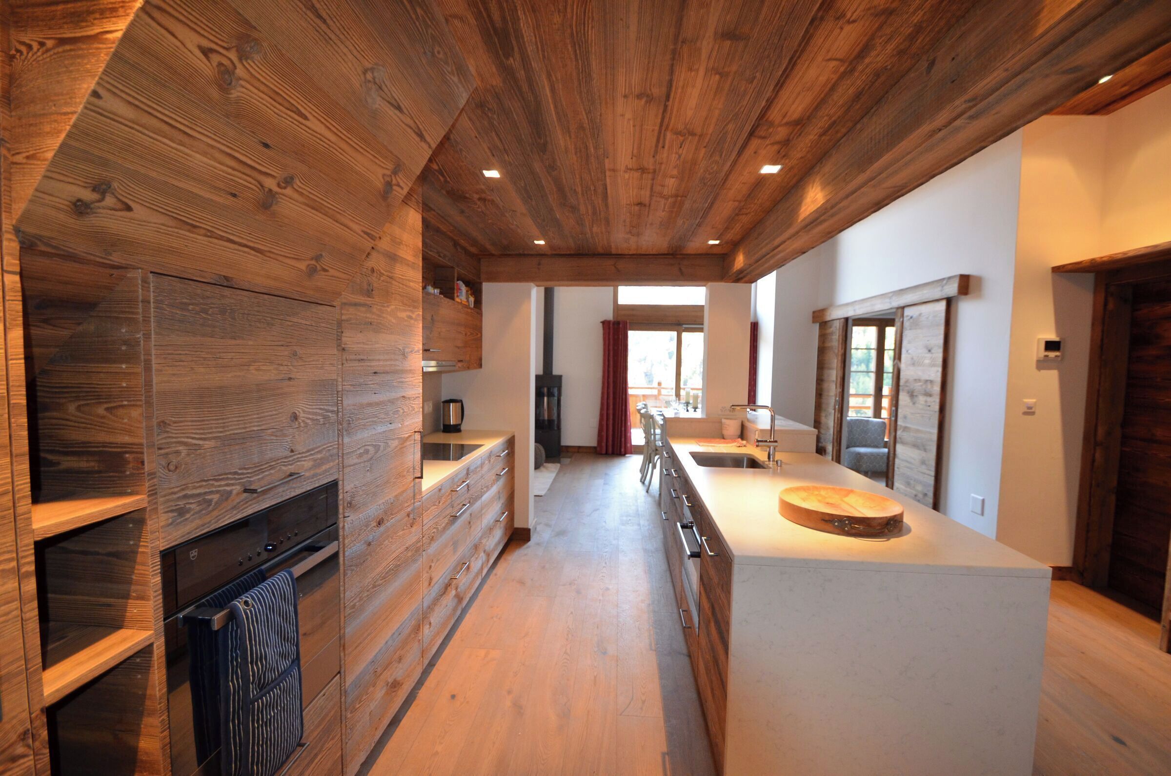 Ugn, spishäll och diskmaskin