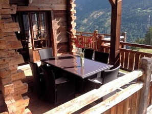 Outdoor dining - Luxury chalet for 10 to 12 people with breathtaking views over the valley: 1 double bedroom with bat (Grimentz)