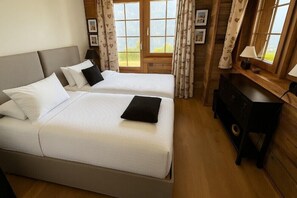 5 bedrooms, Internet - Luxury chalet for 10 to 12 people with breathtaking views over the valley: 1 double bedroom with bat (Grimentz)