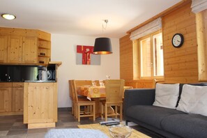 TV, DVD player - Very comfortable 4 room apartment for max. 6 persons : Living room - kitchen with dishwasher, microw (Grimentz)