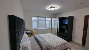 Room, 1 Bedroom, Smoking, Patio | 1 bedroom - Room-suite With Kitchenette 2 (St Albans)