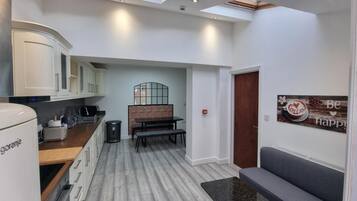 Room, 1 Bedroom, Smoking, Patio | Interior