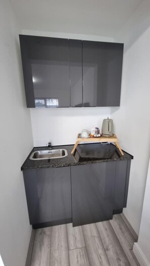 Room, 1 Bedroom, Smoking, Patio | Interior - Room-suite With Kitchenette 2 (St Albans)