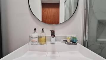 Room, 1 Bedroom, Smoking, Patio | Bathroom
