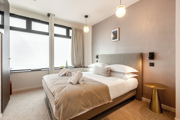 In-room safe, free WiFi - Le White by Sweett (Paris)