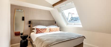 Top Floor Double Room - Partial stair access | Caja de seguridad en la habitación y wifi gratis