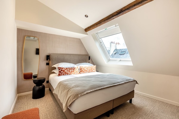 Top Floor Double Room - Partial stair access | In-room safe, free WiFi