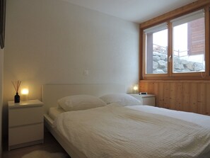3 habitaciones, tabla de planchar con plancha y internet 