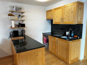 Oven, stovetop, dishwasher - Very comfortable 3 room apartment for 4 people: Living room - kitchen with dishwasher and Nespresso (Grimentz)