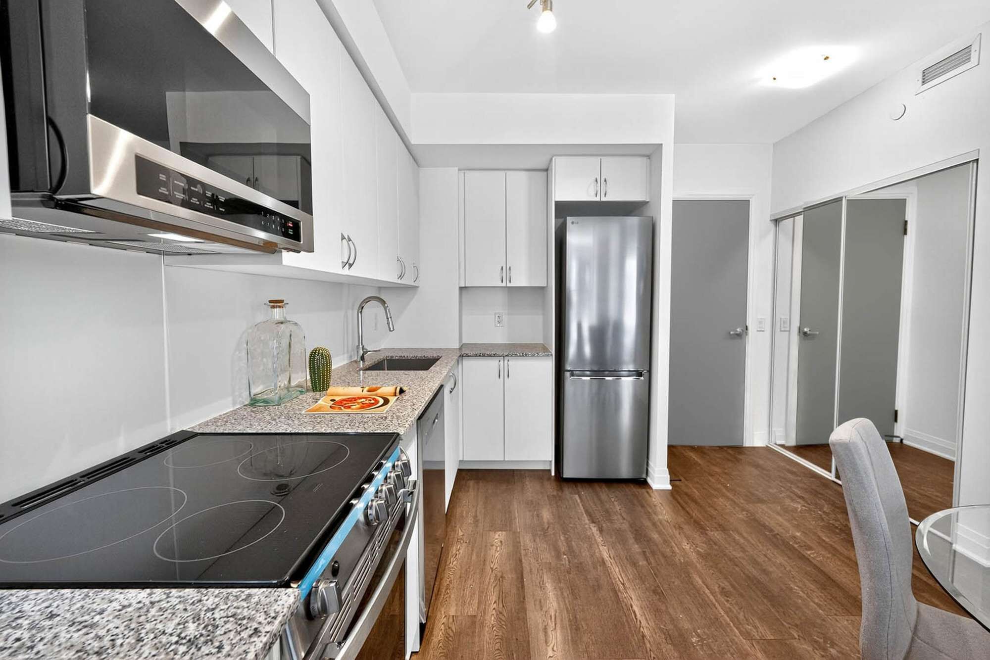 雪櫃、微波爐、焗爐、爐具