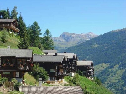 Komfortable 3-1/2-Zimmer-Wohnung für 6 Personen : Wohnraum - Küche mit Spülmaschine - 1 2-Bettzimmer