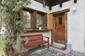 Exterior - Comfortable apartment in chalet for 6 persons : Living room - kitchen with dishwasher  - 1 room with (Grimentz)