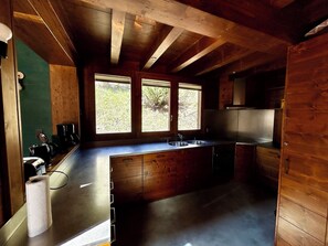 Fridge, microwave, oven, stovetop - Very comfortable chalet with sauna for 8-10 persons : Living room with fireplace - kitchen with dish (Grimentz)