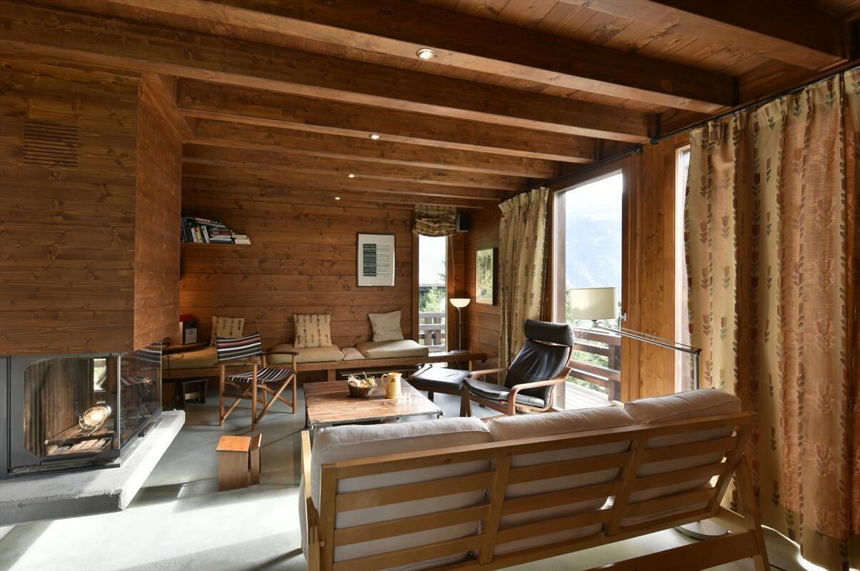 Fernseher, Kamin, DVD-Player