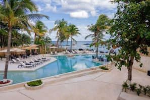 Unclassified image, 3 of 9, button - The Beachfront by The Fives Hotels Á la Carte - Adults Only (Playa del Carmen)