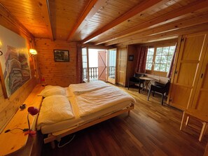 3 bedrooms, Internet - Large chalet close to the slopes for 8 people : Outside : Garage for two cars - Ground floor : 1 bed (Grimentz)
