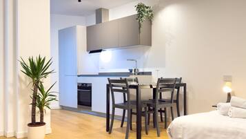 1 chambre, fer et planche Ă repasser, Wi-Fi gratuit, draps fournis