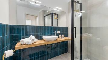 Doccia, asciugacapelli, bidet, asciugamani