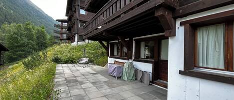 المنطقة المحيطة بالمنشأة