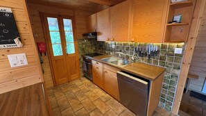 Fridge, oven, stovetop, dishwasher - Comfortable chalet for 5-7 persons: Living room with wood stove and sofa bed - kitchen - Nespresso c (Grimentz)