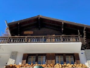 Exterior detail - Comfortable chalet for 5-7 persons: Living room with wood stove and sofa bed - kitchen - Nespresso c (Grimentz)