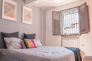 1 bedroom, desk, WiFi, bed sheets - Your Peaceful Retreat in Florence: Tradition Meets Modern Comfort (Firenze)