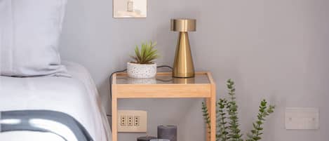 1 bedroom, desk, WiFi, bed sheets