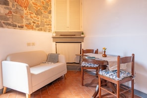 TV - Your Peaceful Retreat in Florence: Tradition Meets Modern Comfort (Firenze)