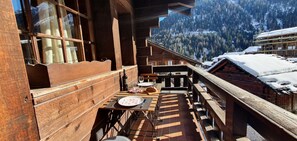 Outdoor dining - Comfortable 4 room apartment for 4-6 persons in the old village : Living room  - kitchen with dishwa (Grimentz)
