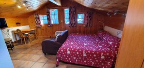 1 bedroom, Internet - Studio for 2 persons in the old village : Living room with 2 beds - kitchen with stove and Nespresso (Grimentz)