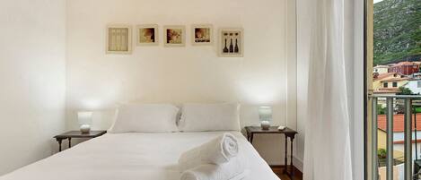 1 slaapkamer, een strijkplank/strijkijzer, wifi, beddengoed